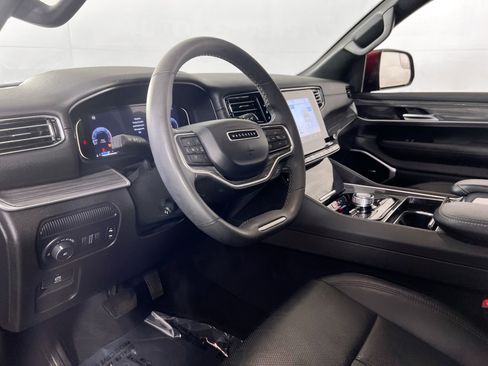 Used 2022 Jeep Wagoneer Series II AWD/4WD image 9