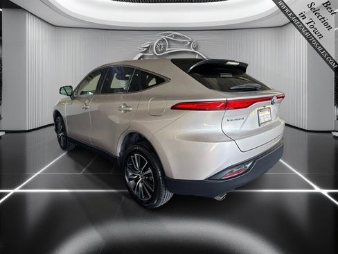 Used 2021 Toyota Venza LE w/ Carpet Mat Package (TMS) AWD/4WD image 7