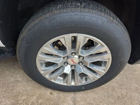 Used 2024 GMC Yukon Denali RWD image 12