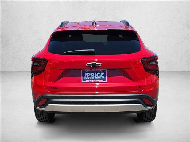 Used 2026 Chevrolet Trax LT w/ LPO, Blackout Package FWD image 6