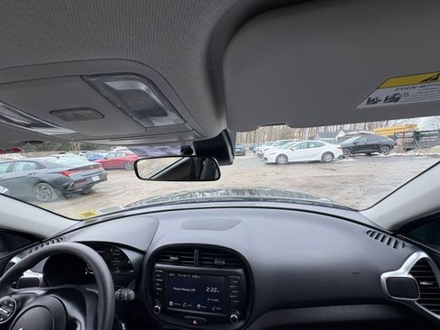 Used 2025 Kia Soul LX w/ LX Technology Package image 30