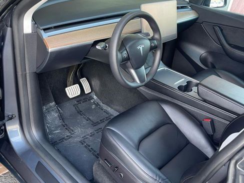 Used 2022 Tesla Model Y Performance AWD/4WD image 9