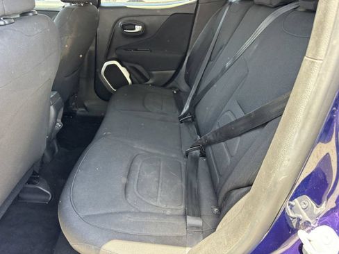 Used 2019 Jeep Renegade Latitude AWD/4WD image 12