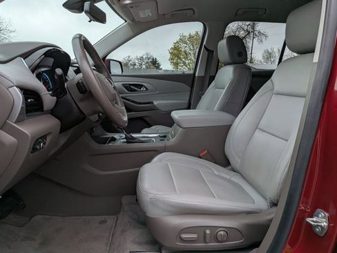 Used 2019 Chevrolet Traverse LT w/ LT Premium Package image 21