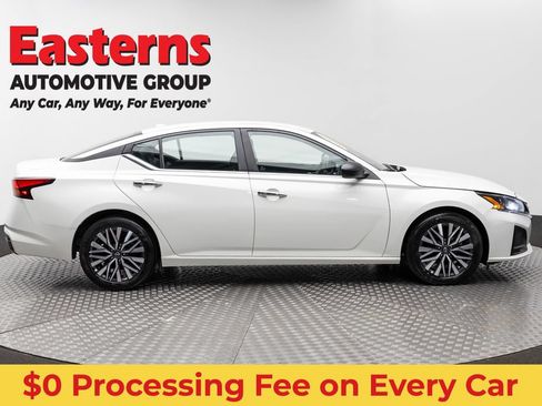 Used 2025 Nissan Altima 2.5 SV FWD image 4