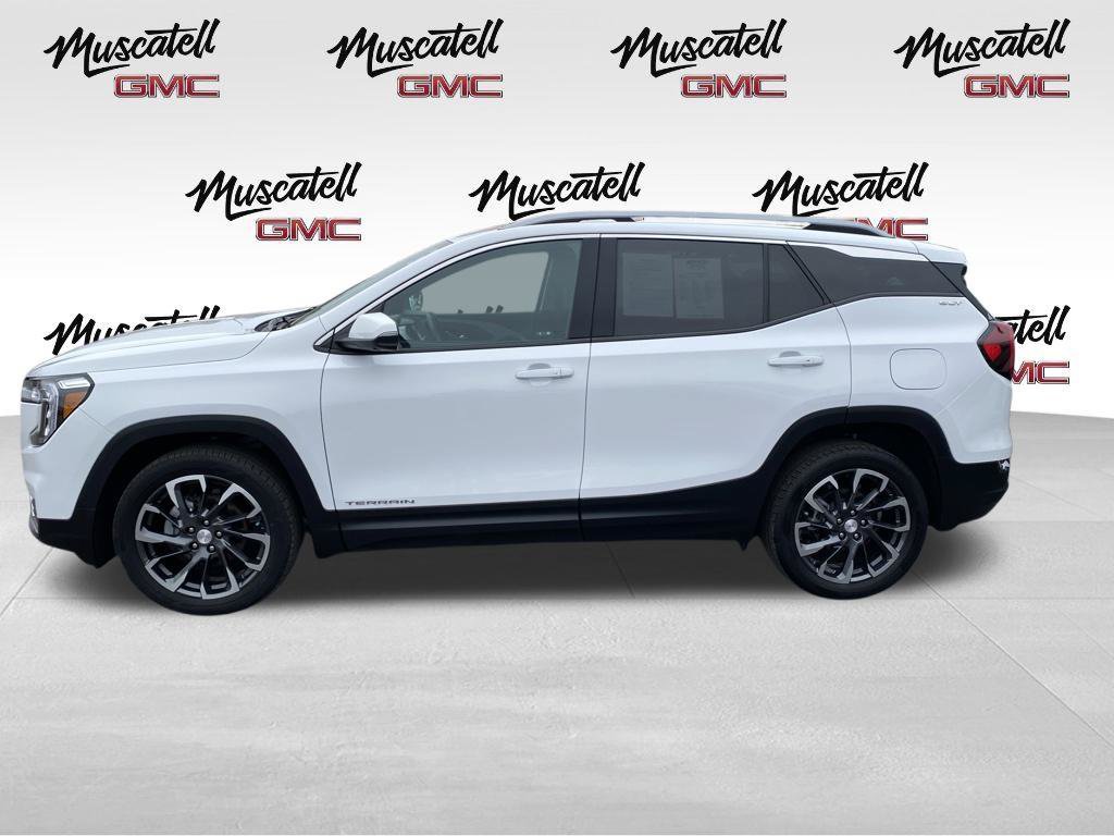 Used 2023 GMC Terrain SLT w/ Infotainment Package II AWD/4WD image 4