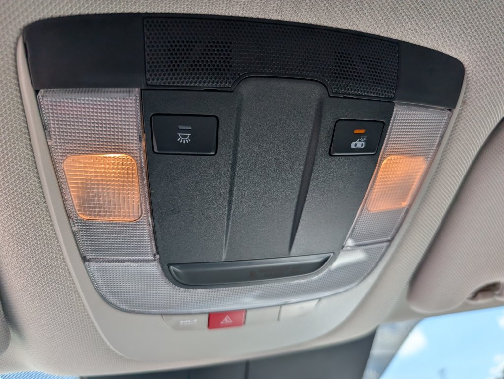 Used 2025 Kia Sorento S FWD image 12
