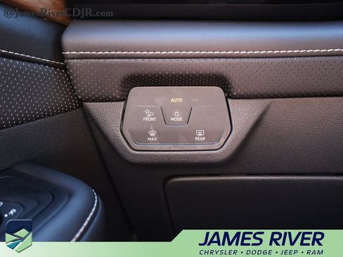 Used 2026 Volkswagen Atlas SE AWD/4WD image 31