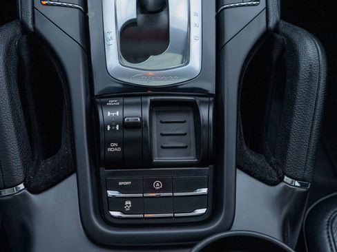 Used 2015 Porsche Cayenne S AWD/4WD image 30