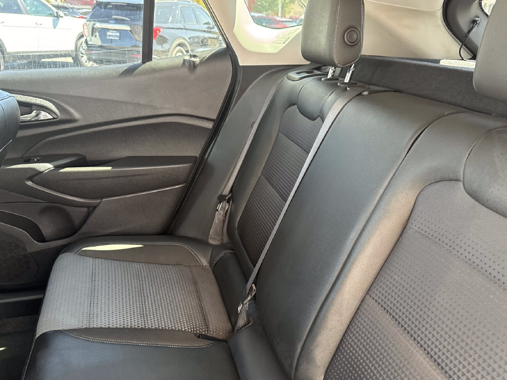 Used 2025 Chevrolet Trax LT FWD image 18