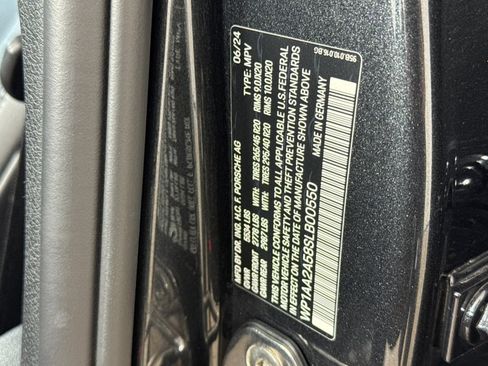 Certified 2025 Porsche Macan w/ Premium Package Plus AWD/4WD image 29