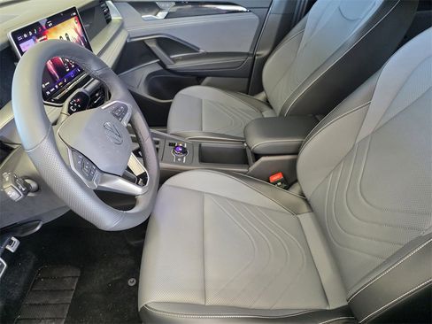 New 2026 Volkswagen Tiguan SE R-Line image 9