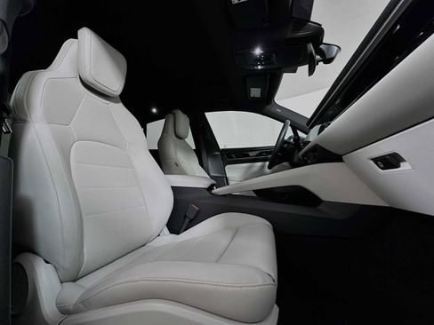 Certified 2025 Porsche Macan 4S Electric image 28