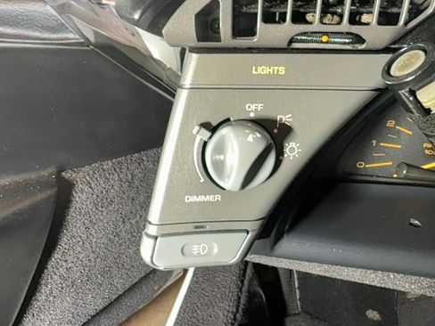 Used 1990 Chevrolet Corvette Coupe RWD image 47