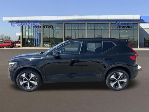 Used 2026 Volvo XC40 B5 Plus AWD/4WD image 2