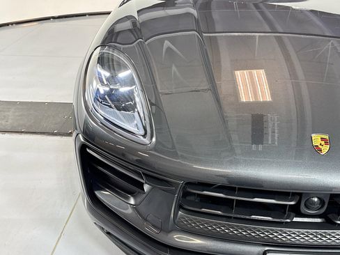 Certified 2025 Porsche Macan AWD/4WD image 28