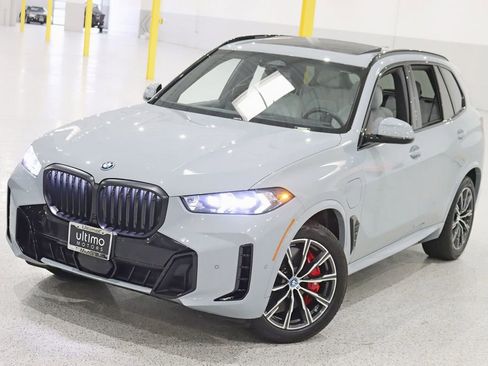 Used 2025 BMW X5 xDrive50e w/ M Sport Package AWD/4WD image 5