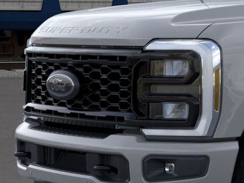 New 2026 Ford F250 Lariat w/ Black Appearance Package image 40