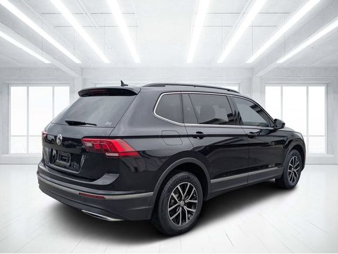 Used 2021 Volkswagen Tiguan SE image 3