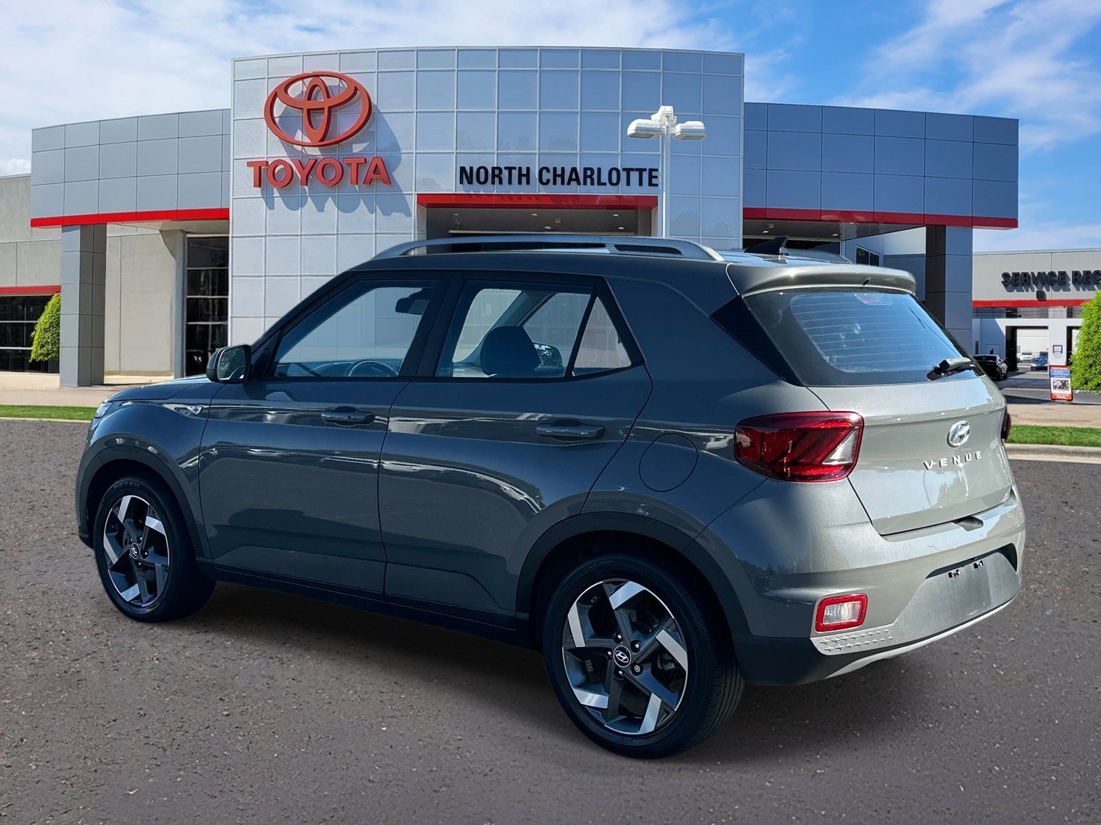 Used 2020 Hyundai Venue SEL w/ Convenience + Premium Package FWD image 4