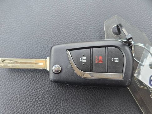 Used 2025 Toyota RAV4 LE FWD image 31