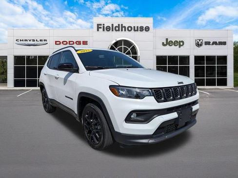 Used 2025 Jeep Compass Latitude w/ Convenience Group AWD/4WD image 8