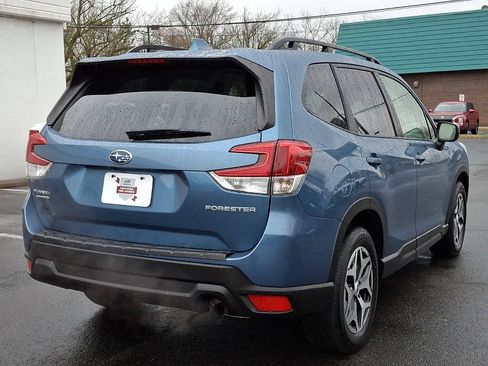 Used 2023 Subaru Forester Premium image 6
