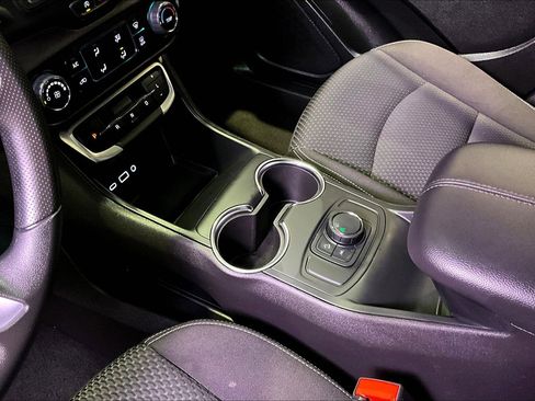 Used 2024 GMC Terrain SLE FWD image 18