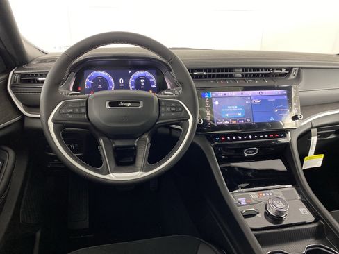 New 2026 Jeep Grand Cherokee Altitude image 18