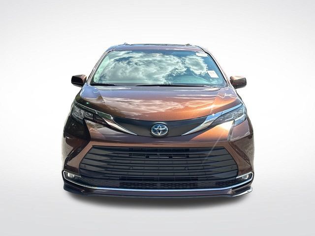 Used 2023 Toyota Sienna XLE FWD image 9