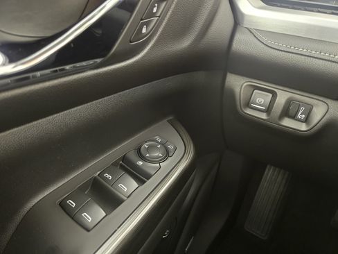 Certified 2019 GMC Acadia SLT w/ Black Edition FWD image 30