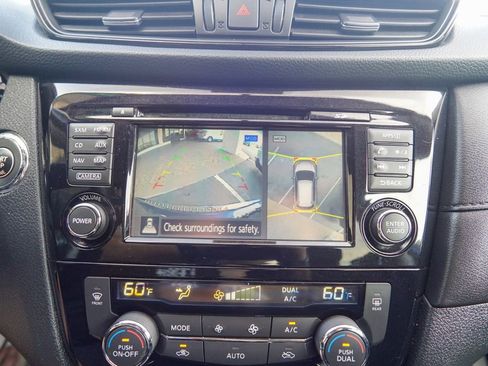 Used 2017 Nissan Rogue SV w/ SV Premium Package AWD/4WD image 24