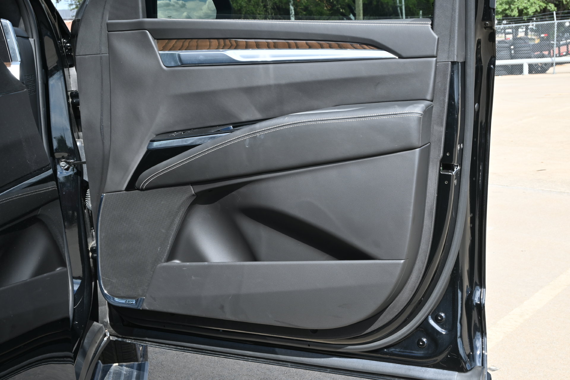 Used 2025 Cadillac Escalade Sport Platinum w/ LPO, Floor Liner Package AWD/4WD image 27