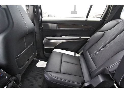 New 2027 Cadillac Vistiq Luxury AWD/4WD image 12