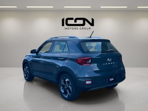 Used 2025 Hyundai Venue SEL FWD image 3