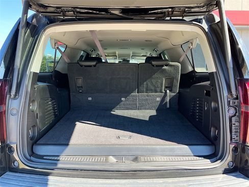 Used 2017 Chevrolet Suburban LT image 26