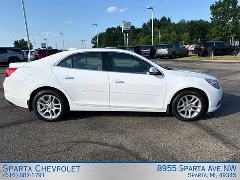 Used 2015 Chevrolet Malibu LT w/ Power Convenience Package FWD image 2