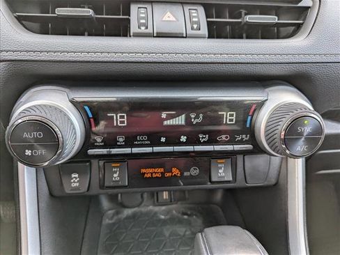 Used 2021 Toyota RAV4 XLE Premium image 19