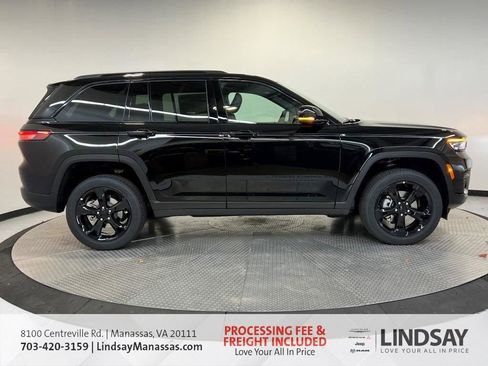 New 2025 Jeep Grand Cherokee Altitude AWD/4WD image 4