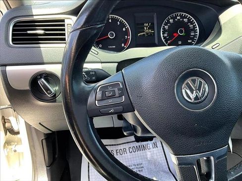 Used 2013 Volkswagen Jetta SE FWD image 18