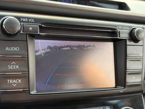 Used 2013 Toyota RAV4 XLE AWD/4WD image 21