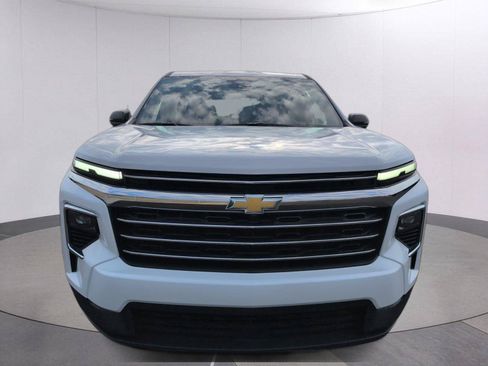 Used 2025 Chevrolet Traverse LT AWD/4WD image 8