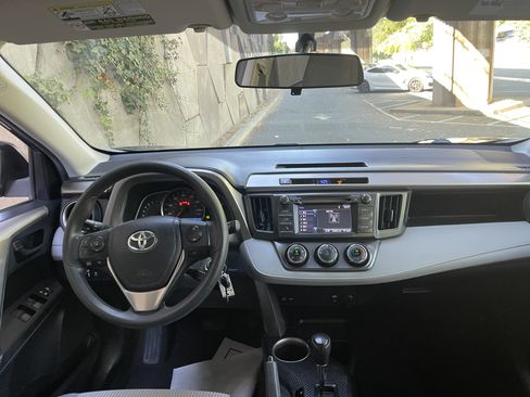 Used 2015 Toyota RAV4 LE AWD/4WD image 14