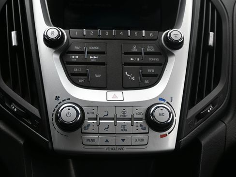 Used 2017 Chevrolet Equinox LT image 7