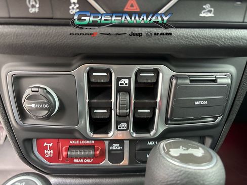 Used 2025 Jeep Wrangler Unlimited Sport AWD/4WD image 16