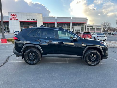 Used 2019 Toyota RAV4 Limited image 6