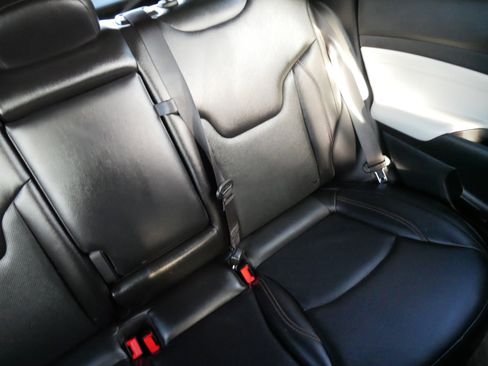 Used 2023 Jeep Compass Limited image 14