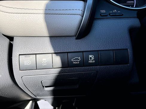 Used 2022 Toyota Camry LE image 35