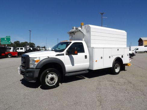 Used 2015 Ford F550 2WD Regular Cab Super Duty image 3