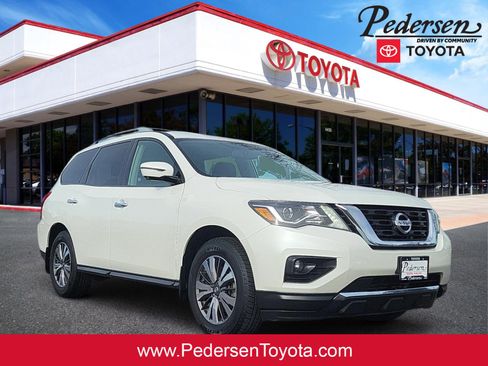 Used 2018 Nissan Pathfinder SL image 1
